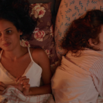 Frame do filme De noite, na cama - Malu Rizzo